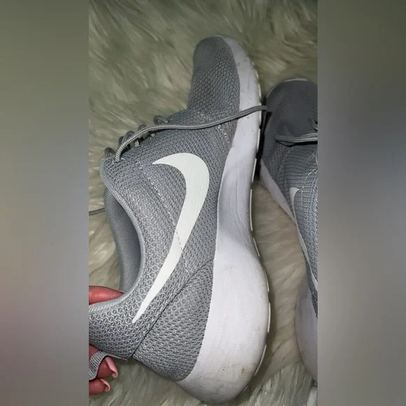 Worn a few times! Nike Mens Roshe One Premium Sneaker Size 11 - Picture 6 of 8